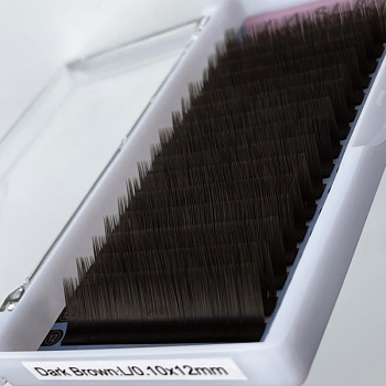 Коричневые ресницы